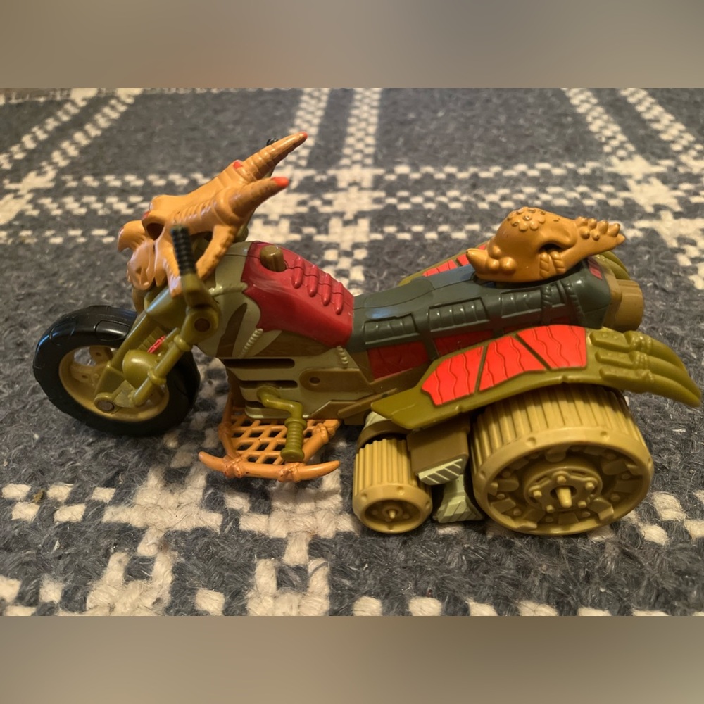 Push motorcycle with adjustable handlebars and pegs. No batteries required.
